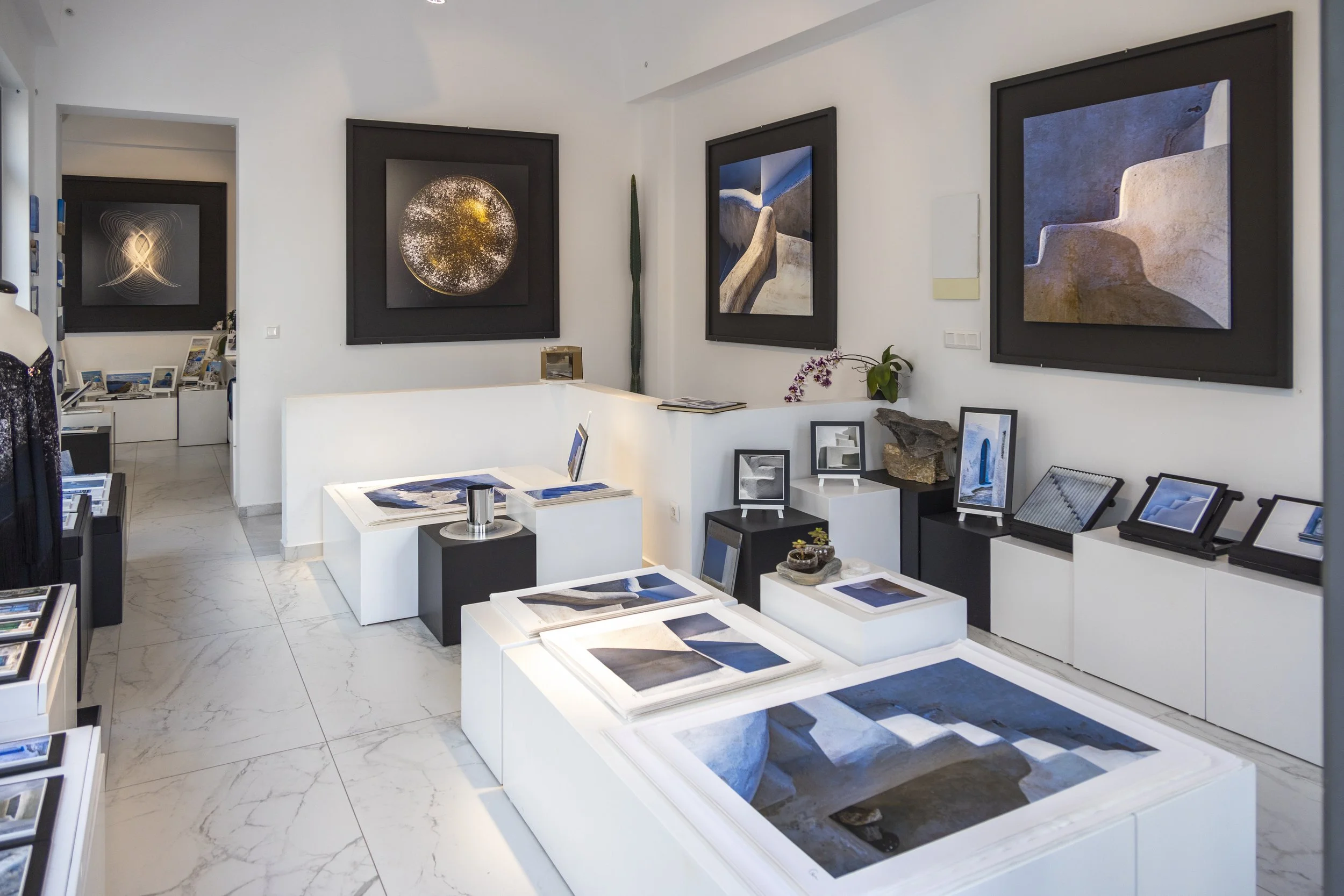 Explore the artistic soul of Oia at Karma Santorini. Admire local photography featuring Oia sunsets, blue domes, and the best photo spots in Santorini.