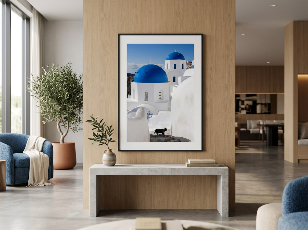 Santorini Oia art gallery with curated fine art photography collection聖托里尼Oia攝影畫廊，精選藝術收藏