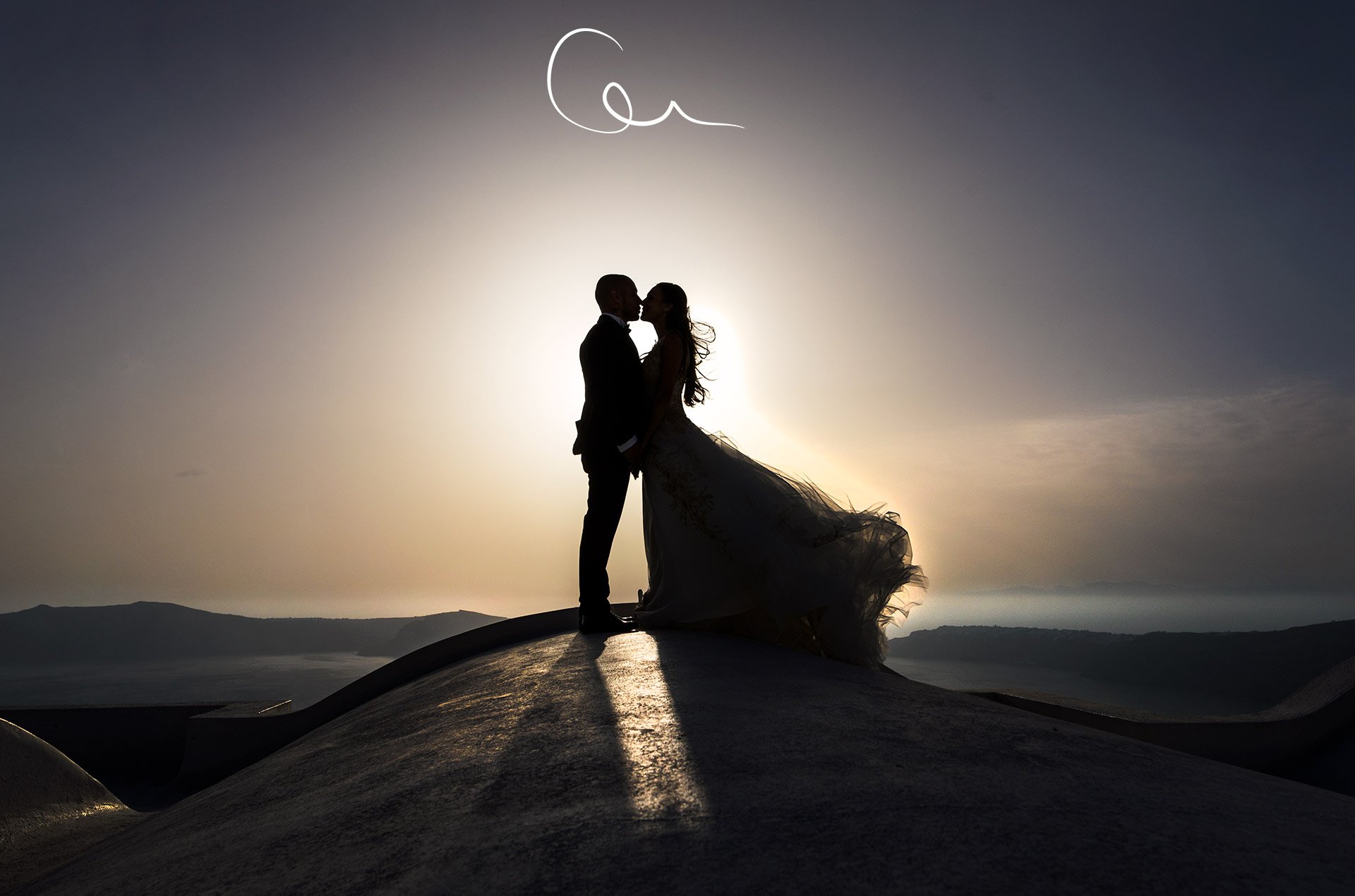 聖托里尼 Oia 婚攝方案與價格、在地合法攝影師推薦與行程安排建議 — Santorini Oia wedding packages and pricing, local licensed photographer recommendations and itinerary suggestions