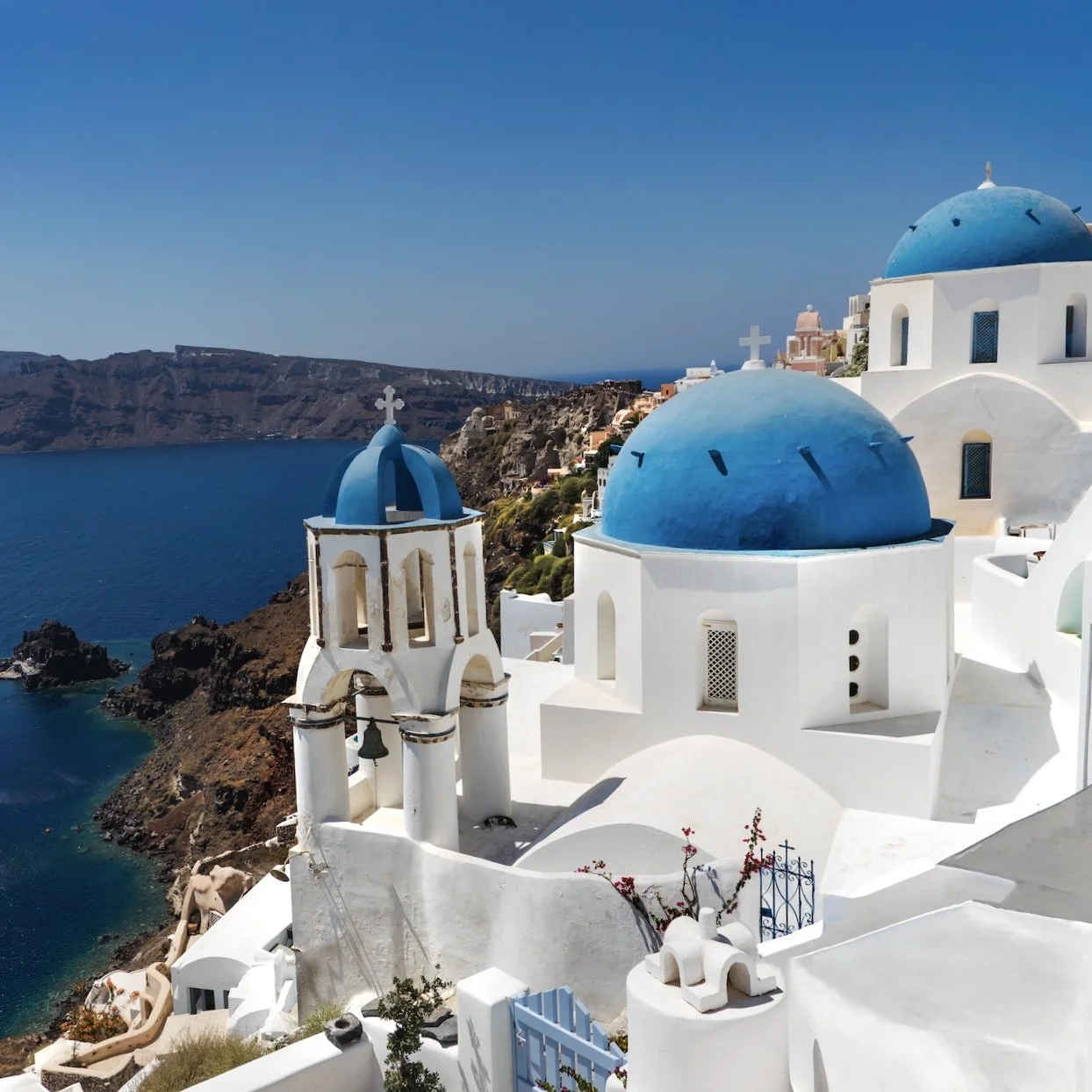 Discover Oia Santorini top photo spots | Capture sunsets, white buildings & Aegean views | 聖托里尼伊亞最佳拍照景點 | 夕陽、白色建築與愛琴海美景 | サントリーニ島イアの絶景撮影スポット
