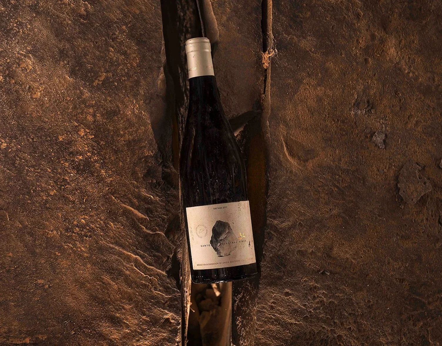 Santorini Oia Karma Greek Restaurant — coffee shop, fresh cocktails, Santorini wine list, local beer, fresh juice & milkshakes. 聖托里尼伊亞 Karma 餐廳，咖啡館、調酒、葡萄酒單、啤酒、鮮榨果汁與奶昔。 サントリーニ島イアのカルマレストラン。コーヒー、カクテル、ワイン、ビール、フレッシュジュース、ミルクセーキ。