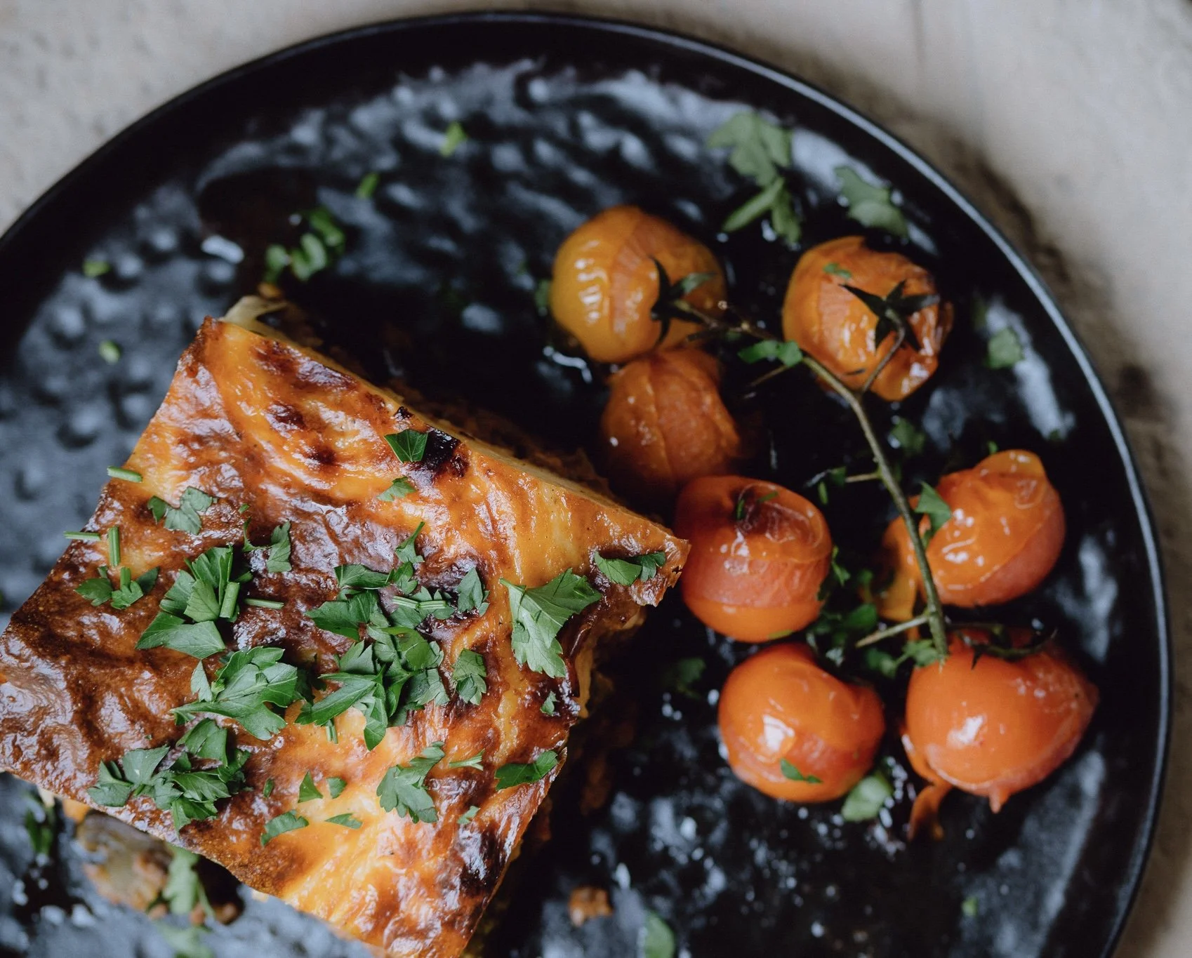 Join Karma Greek Restaurant in Oia, Santorini for Happy Hour (4–6 PM). Enjoy a 3-course Greek island dinner for €25 with fresh, vegetarian, and vegan-friendly dishes.