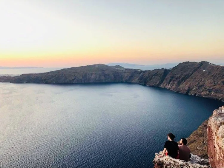 Santorini travel itinerary: Oia, Fira, sunset viewpoints, and scenic villages | 聖托里尼旅遊行程:伊亞、費拉、夕陽觀景點與村落 | サントリーニ島旅行プラン:イア・フィラ・夕日スポット・村