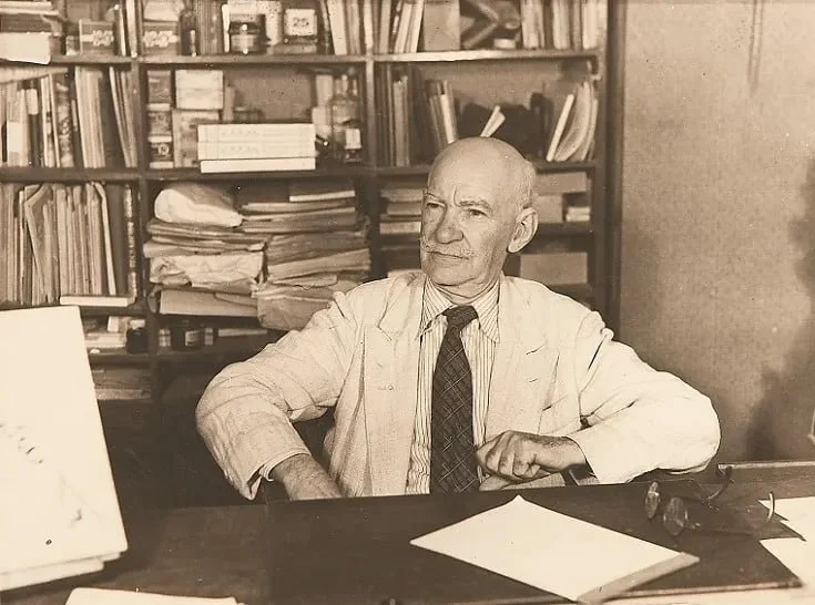 Taste authentic Moussaka at Karma Greek Restaurant in Oia Santorini, enjoying its rich layers, spices, and traditional Greek flavors|在聖托里尼伊亞Oia Karma餐廳品嚐正宗Moussaka,享受層次豐富、香料迷人的希臘傳統風味