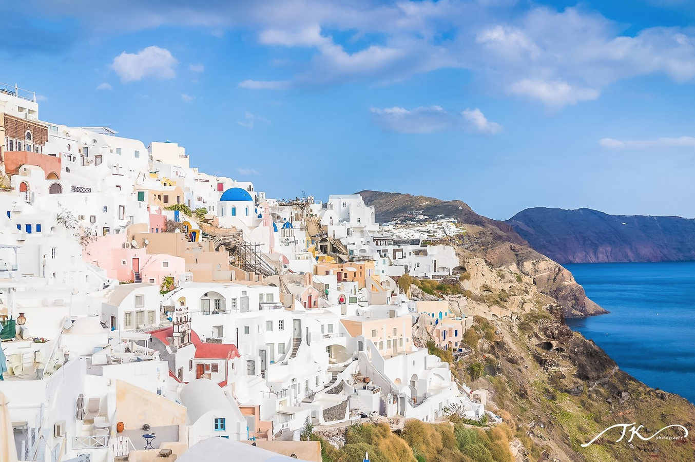 Ultimate Santorini travel guide: explore Oia, Fira, iconic blue domes, and volcanic cliffs | 聖托里尼旅遊終極指南:探索伊亞、費拉、藍頂與火山峭壁 | サントリーニ島観光完全ガイド:イア・フィラ・青いドーム・火山崖