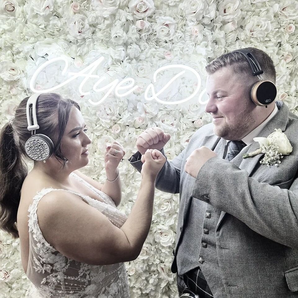 𝘿𝙅 𝘽𝙖𝙩𝙩𝙡𝙚🥊

Bride and Groom getting ready to battle it out on the decks. Who will win....⏳️

#letsgetreadytorumble