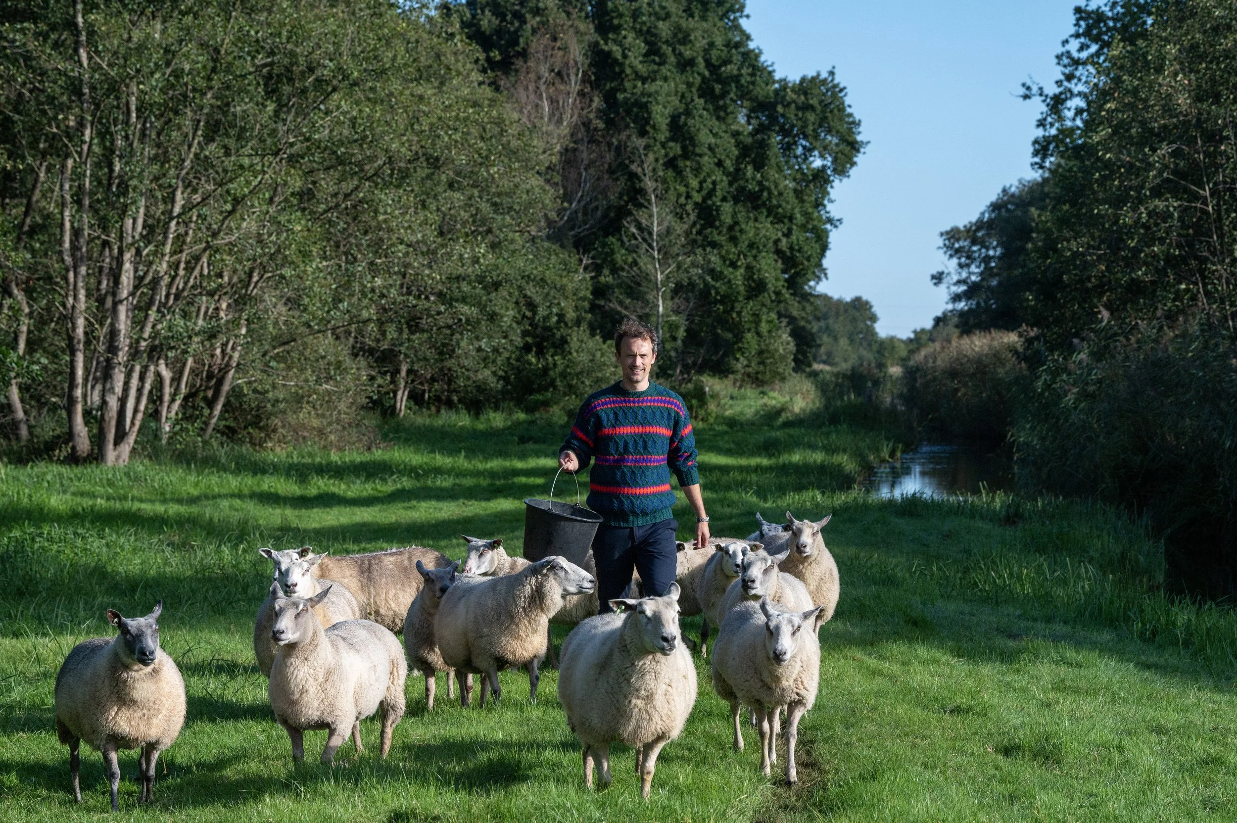 Max Wohlgemuth Kitslaar van Lopen Zonder Blaren met de schapen van boer Wilko