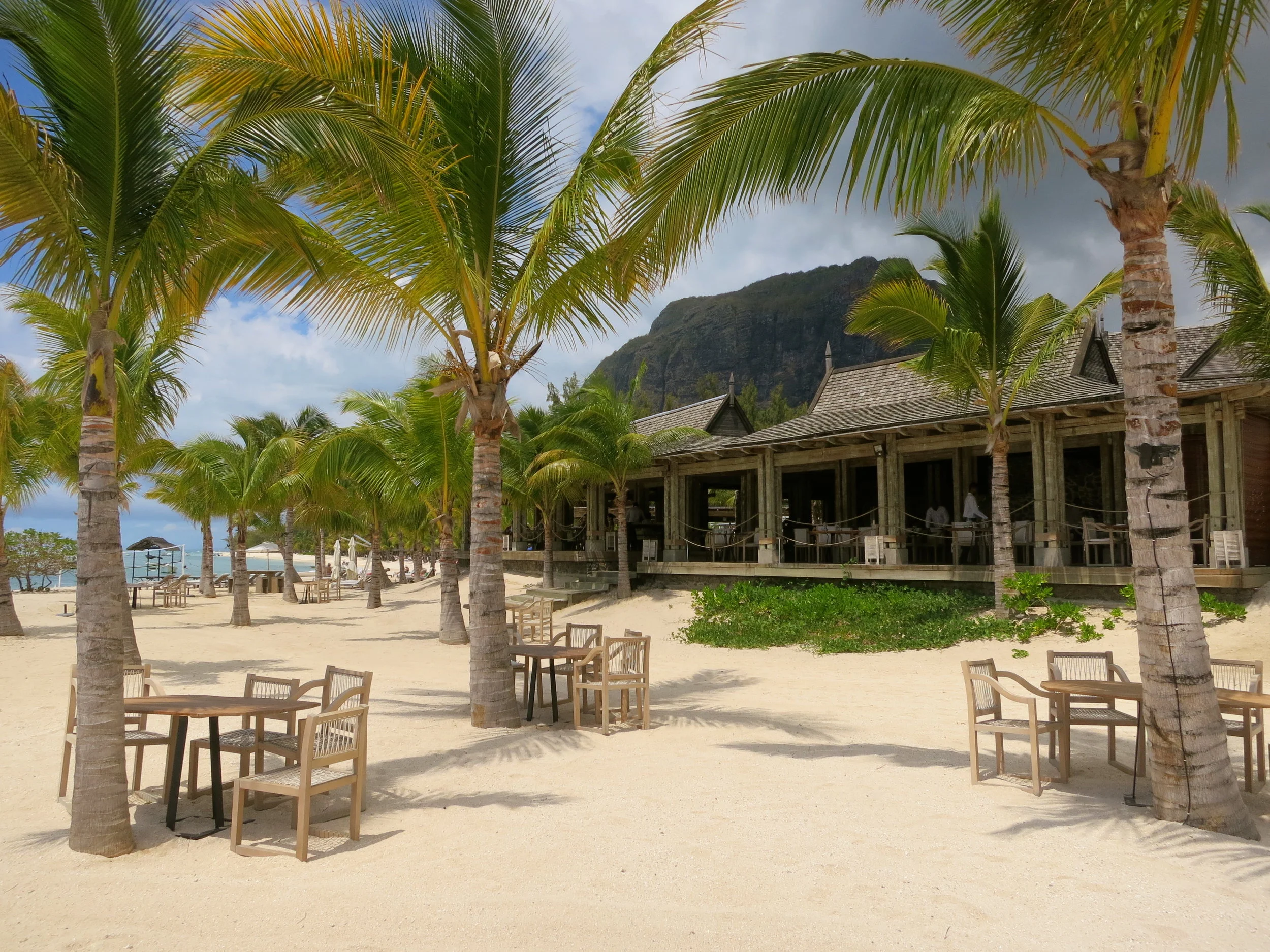 ST REGIS BEACH BAR.JPG