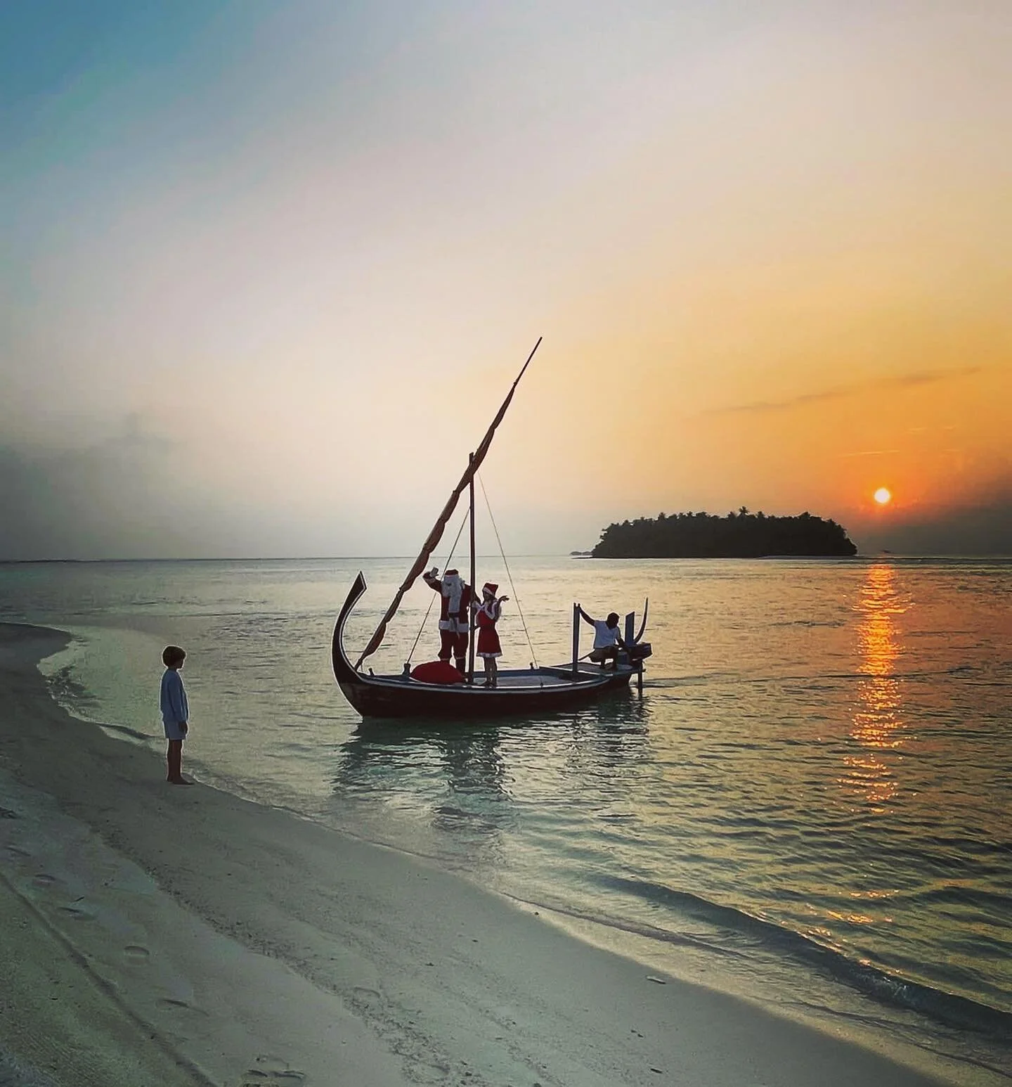 H a p p y / Christmas to all our lovely friends and travel industry colleagues around the world. Wonderful to think of our clients currently celebrating Christmas Day in South Africa, Kenya, Costa Rica, Morocco, Australia, the Maldives, Sri Lanka and