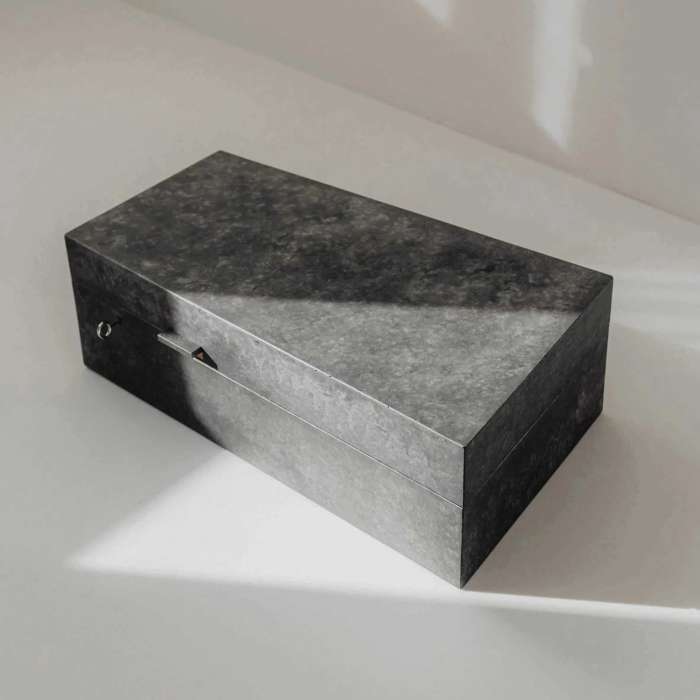 Trapezoid Humidor in Metal