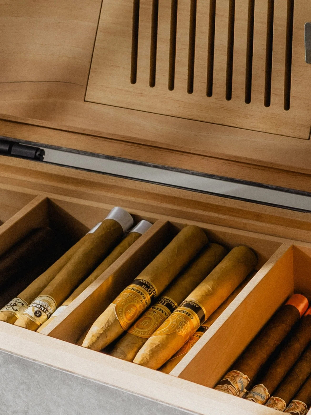 Designed for enjoyment. 

#hornmanandco #modernhumidor #architecturaldesign #hudsonvalleymade #cigarculture