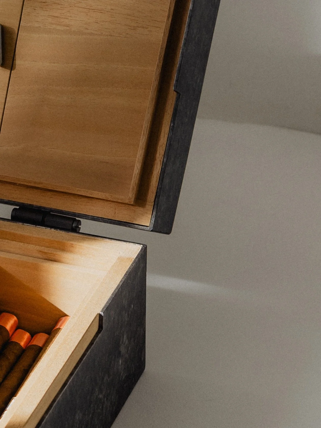 Refined materials.

#hornmanandco #modernhumidor #architecturaldesign #hudsonvalleymade #cigarculture