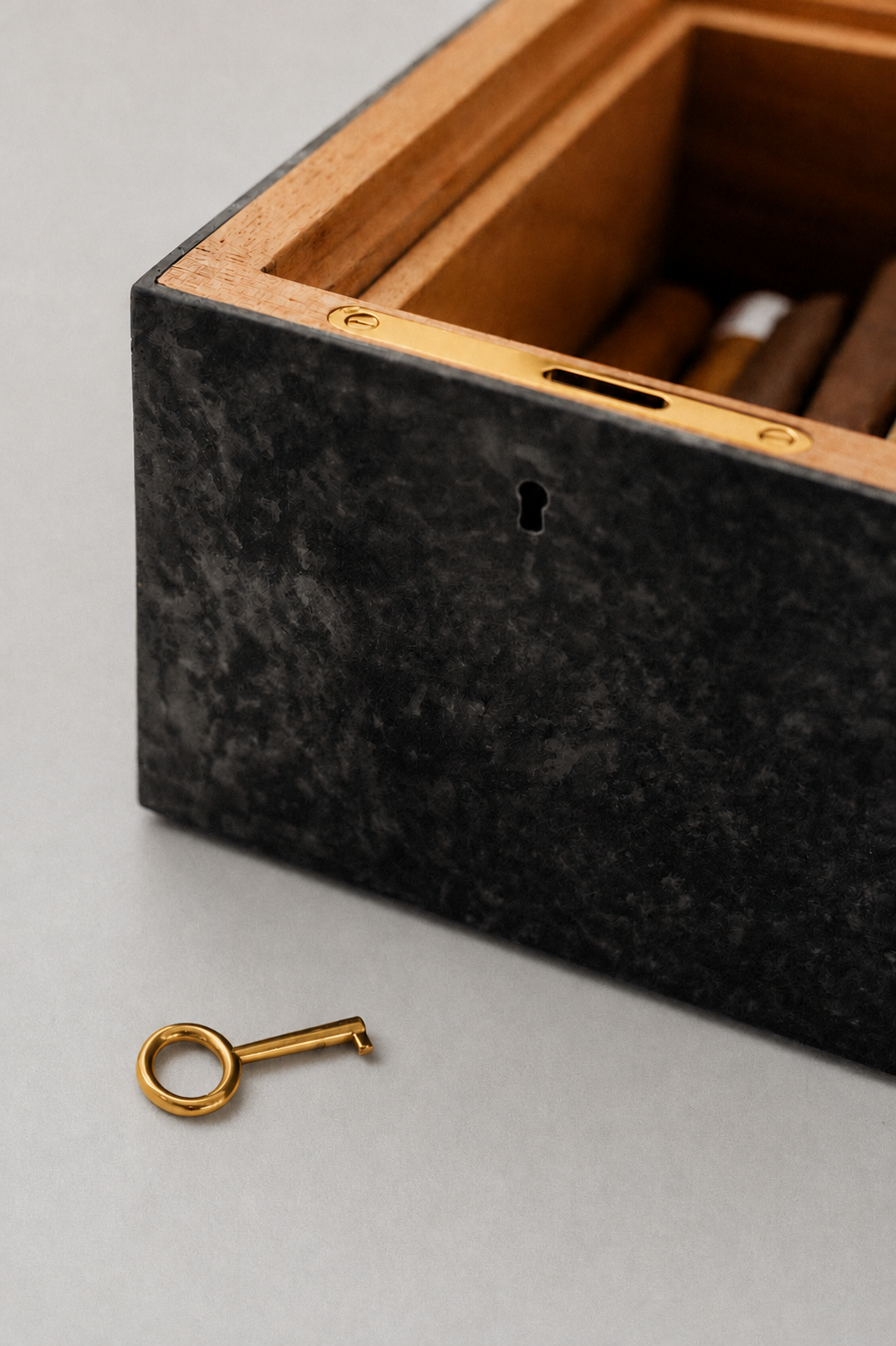 _HORNMAN & CO HUMIDOR KEY DETAIL.png