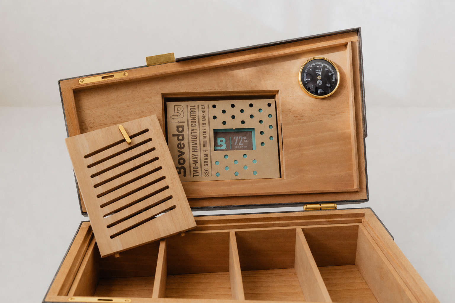 _HORMAN & CO HUMIDOR BOVEDA HYGRO DETAIL.png