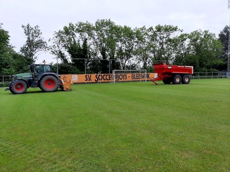 Natuurgrasrenovaties voetbalvelden in Lansingerland