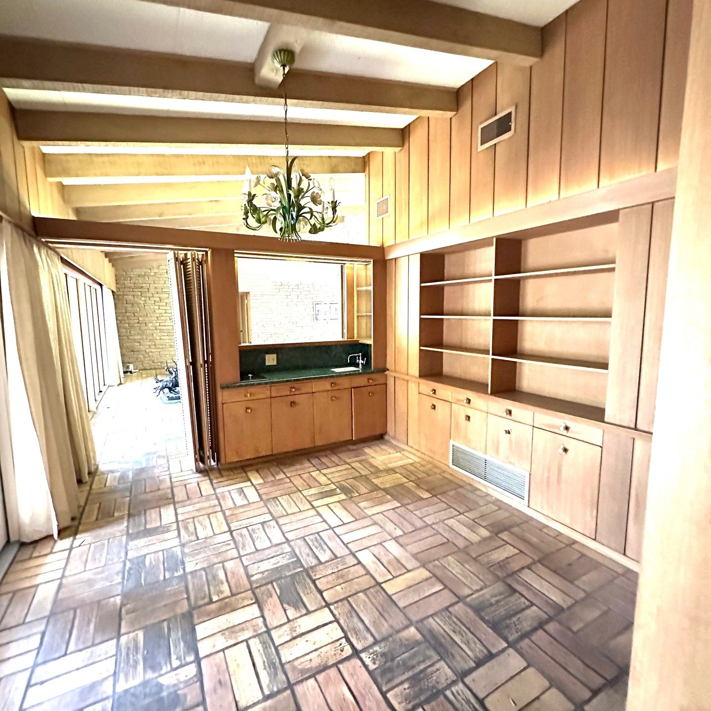 New year, new project! Very grateful to start the renovation of a 1953 home in San Antonio for a lovely couple of native Texans who have been living in NYC for 30+ years. Collaborating with @mtlandrum again and couldn't be happier. Here are the befor
