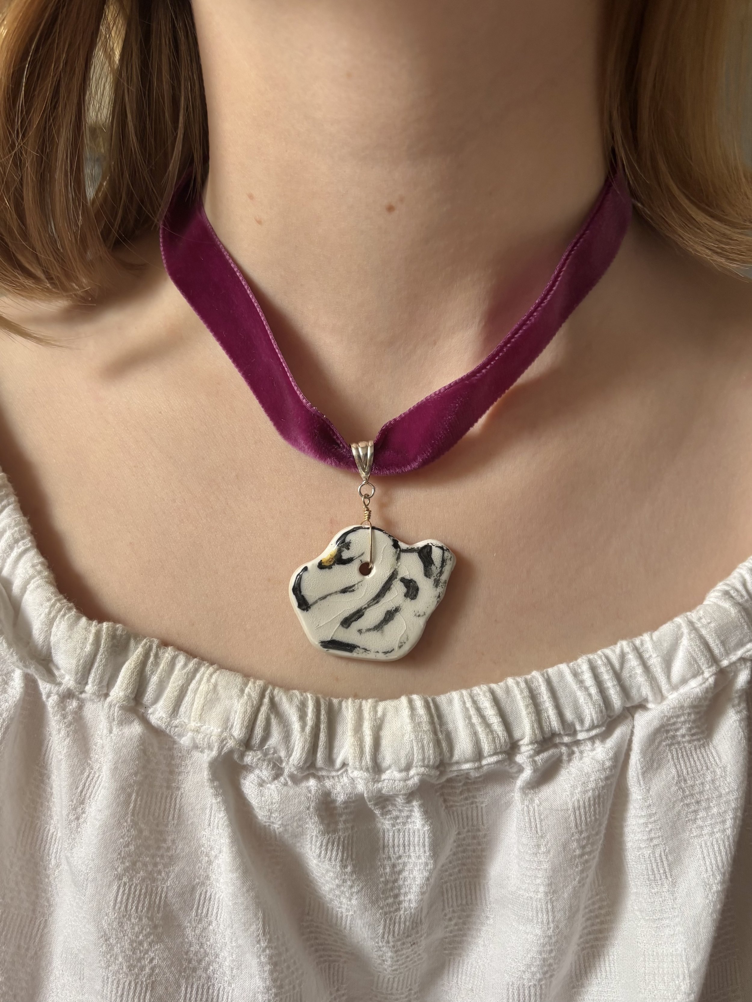 Velvet Swan Choker in Plum