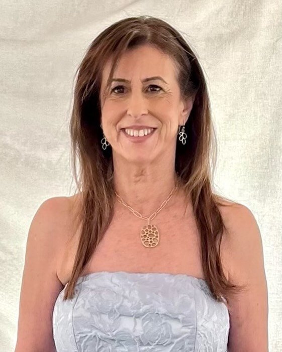 What better way to celebrate Mother&rsquo;s Day than your son&rsquo;s wedding? I am honored that @sharongl9295 chose to wear the Agarum Pendant and Daisy earrings for such a momentous occasion!  Congratulations! You look so beautiful!!! 
#lisaziffdes