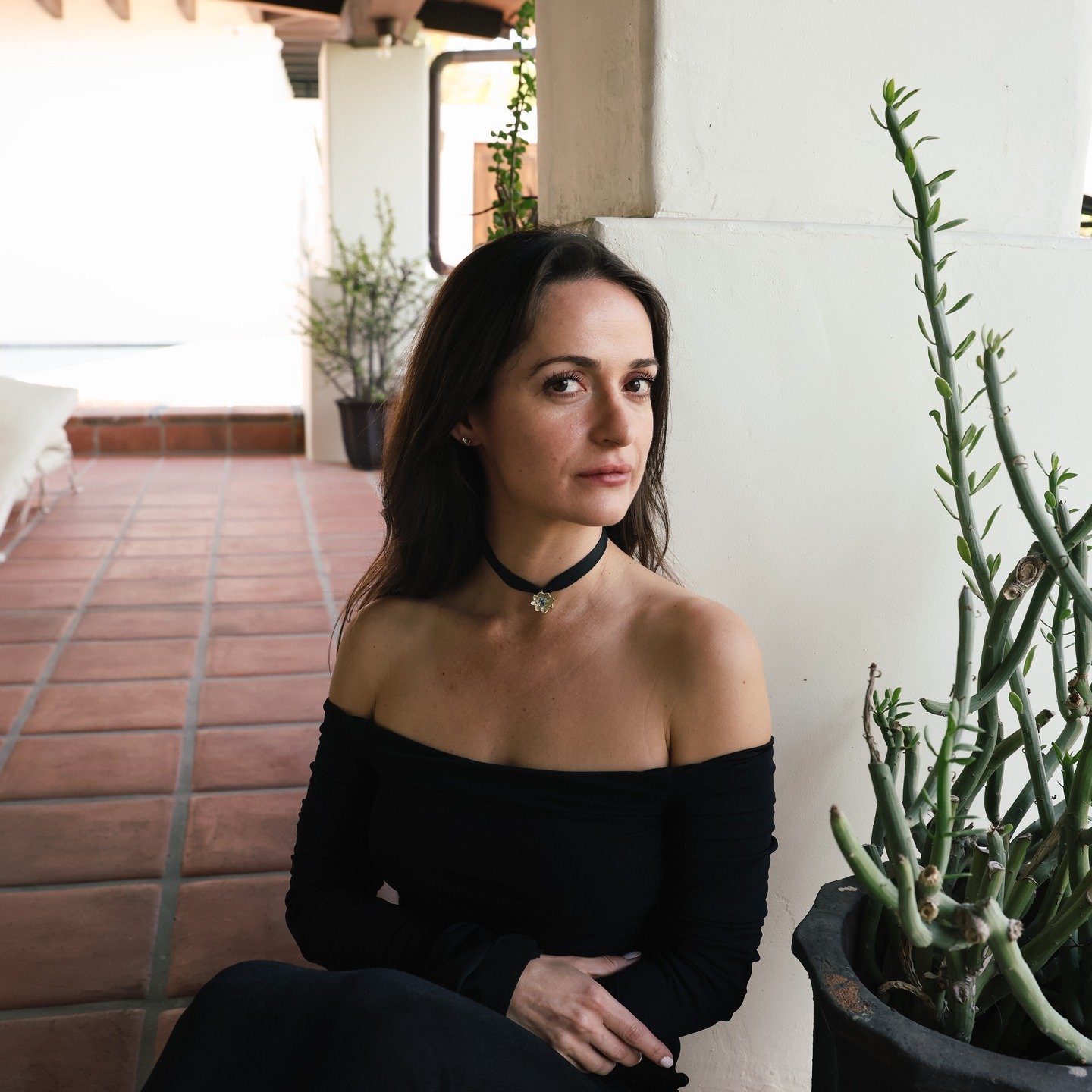 Spring weather, more skin. Bloom Choker on the stunning @chelseydadesky captured by @oneseq. 
#lisaziffdesigns #choker #spring