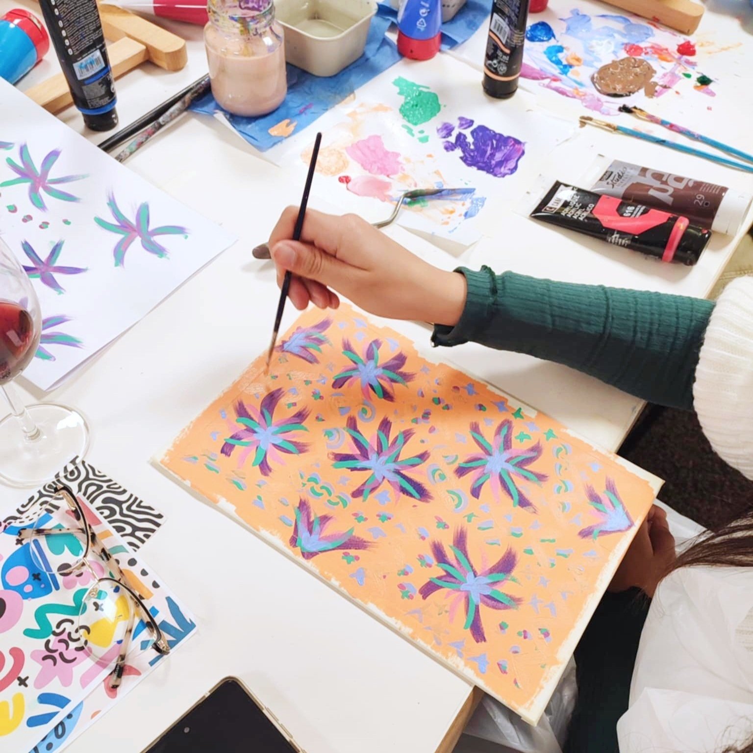 learn art in Lisbon, acrylic painting workshop, Meet Art Studio