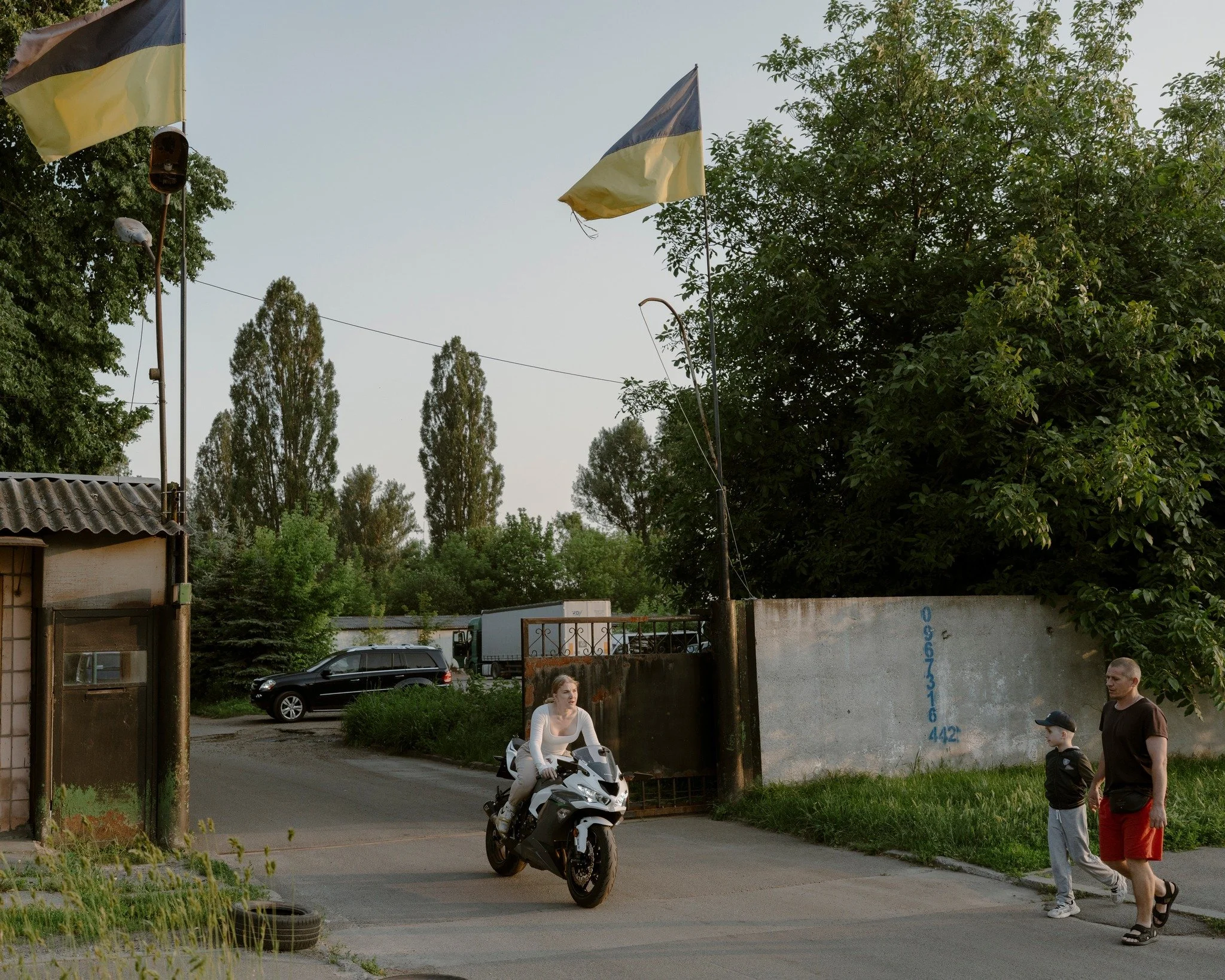 Hello this is Sitara Ambrosio, sharing images from my series Fragile as Glass (2024).

This body of work presents a sensitive and stirring photographic essay that documents the dates of several queer people in Ukraine. 
 
-

The long-term project cre