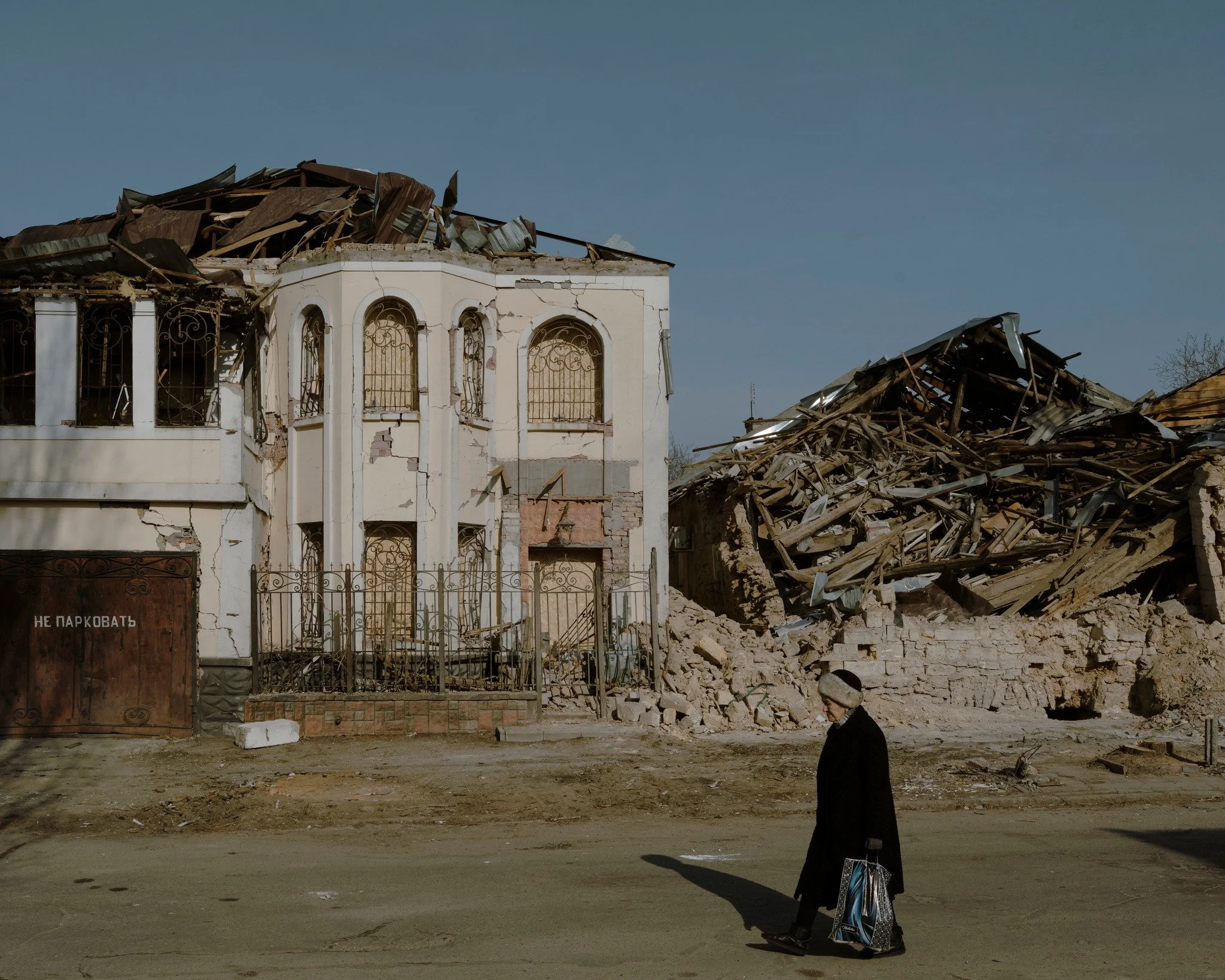 Hello this is Sitara Ambrosio, sharing images from my series Fragile as Glass (2024).

This body of work presents a sensitive and stirring photographic essay that documents the dates of several queer people in Ukraine. 
 
-

The long-term project cre
