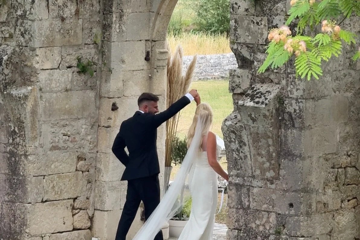 Wedding Content Creator vs Photographer: Do You Need Both?