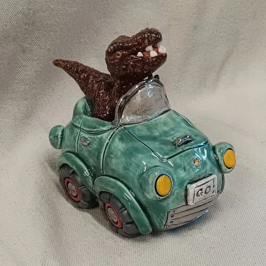 Coupe te Rex, white and red earthenware clay, fired to cone 05 with white gold luster
(on display at Commonwheel Gallery, Holiday market, Nov-Dec 2026)