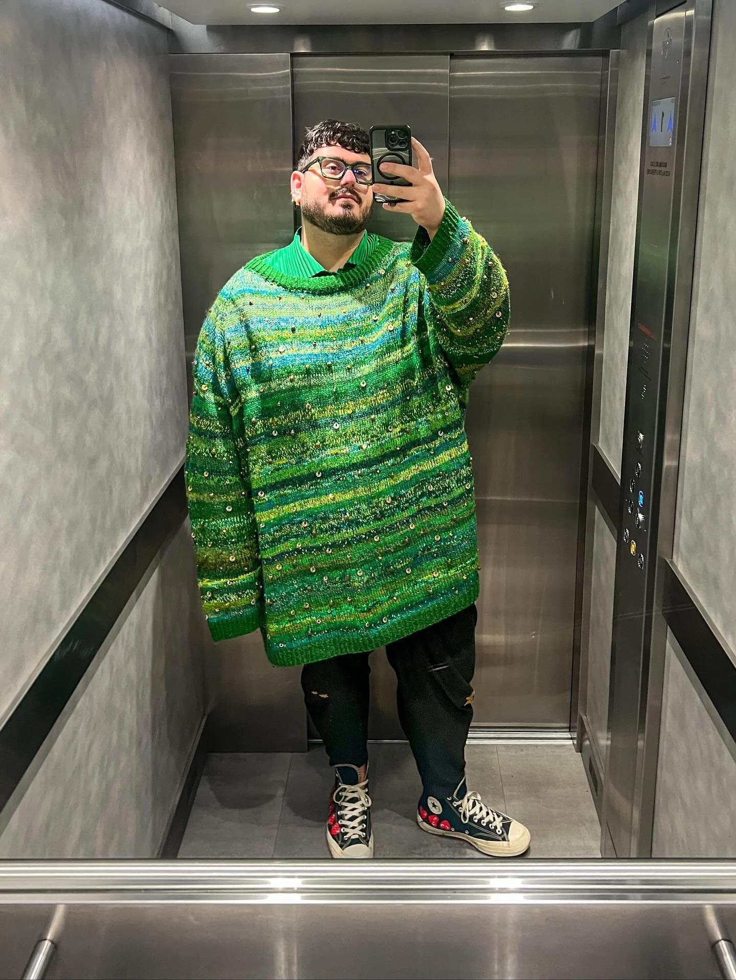 As we head into spooky season, crisp leaves, and that decided descent towards the festive end of the year, I thought it was time to reintroduce my most Yule-y jumper. (Alongside the fact that a few people asked me about it after my video yesterday.)