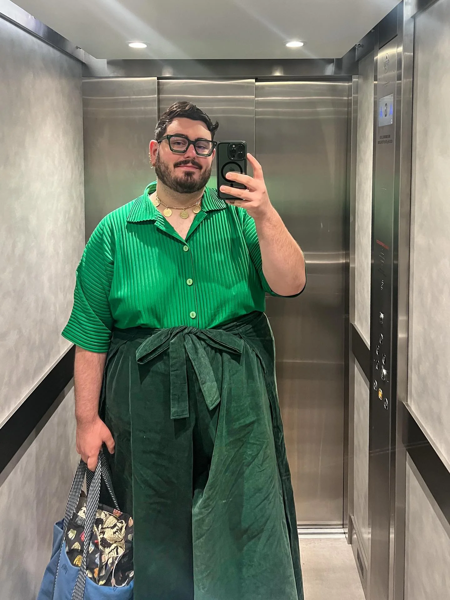 As each day comes, so does another #ootd.
These trousers are part of a set I made for the DtN premiere, but I’ve found myself wearing regularly since! And we all know that green is the best for colour blocking!
[trousers designed and sewn by