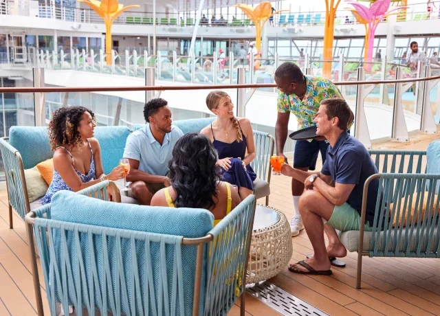 group-drinks-socializing-1-640x460.webp
