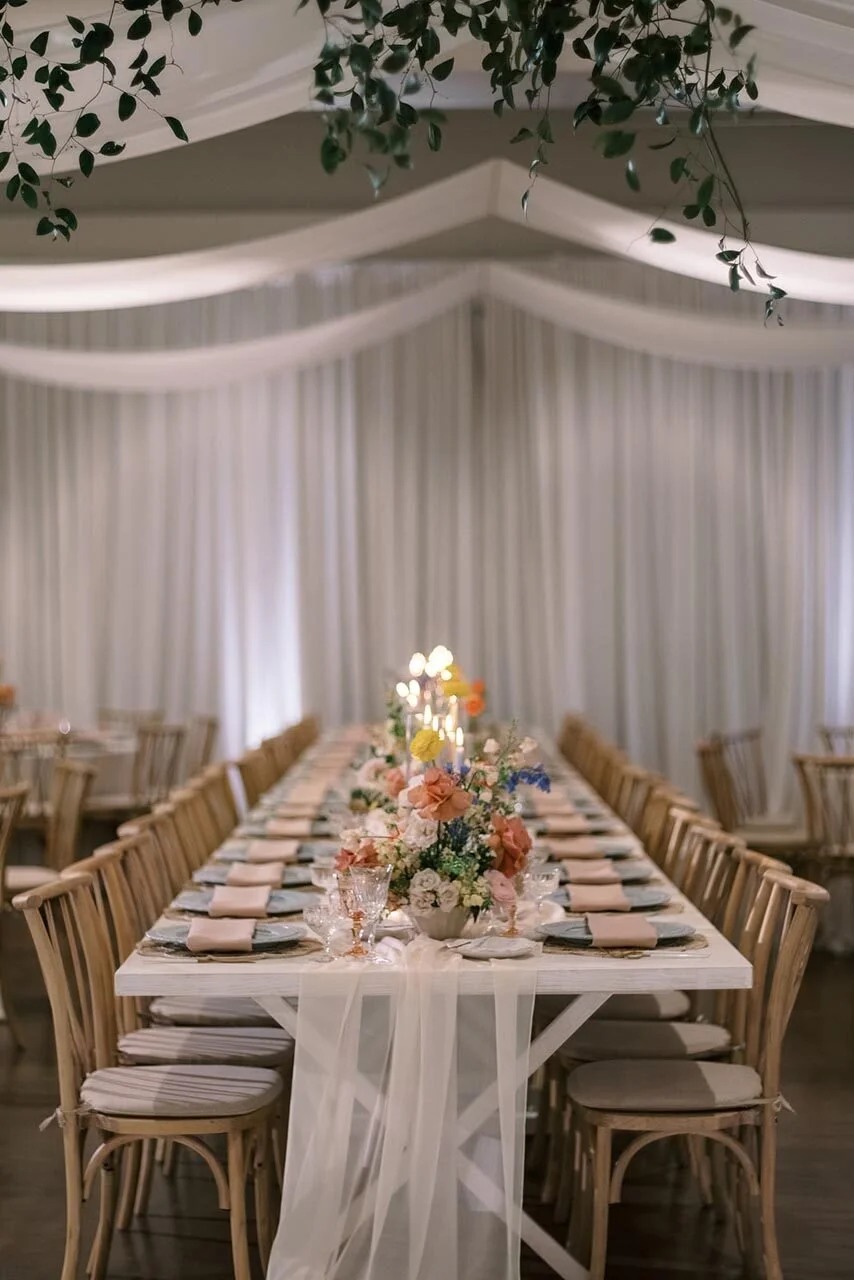 desert-botanical-garden-phoenix-indoor-reception-long-table.jpg