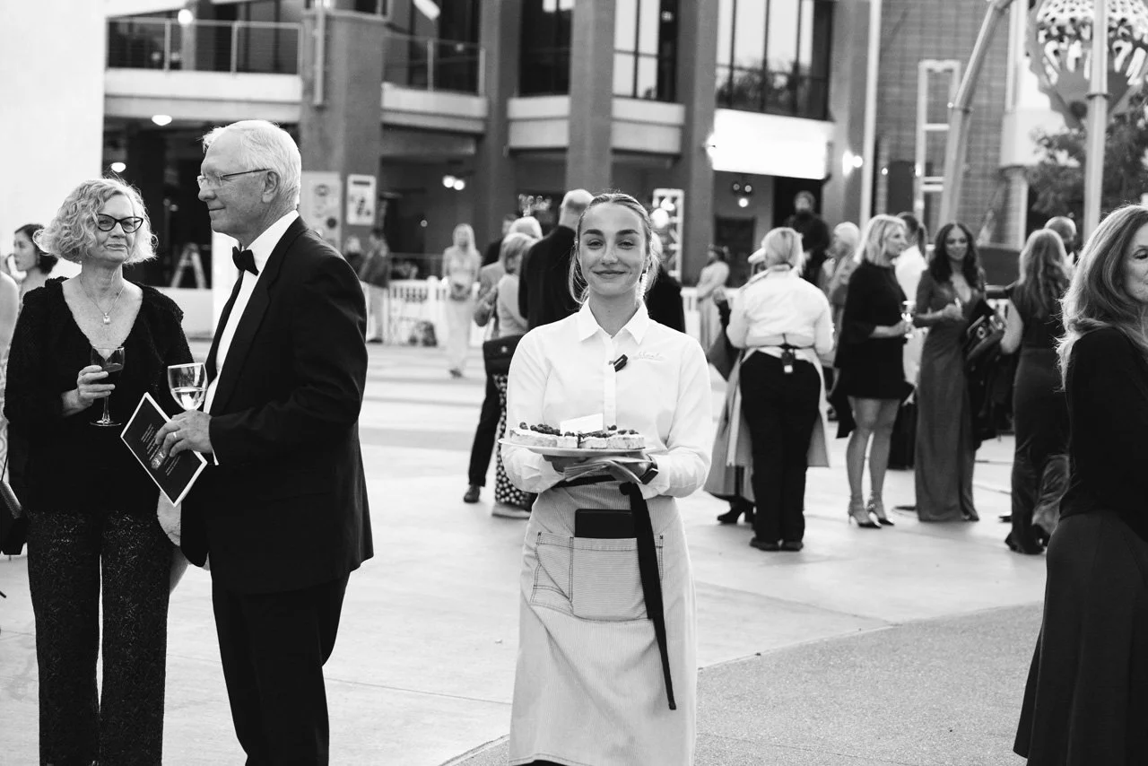 scottsdale-arts-gala-reception-server-guests-bw.jpg