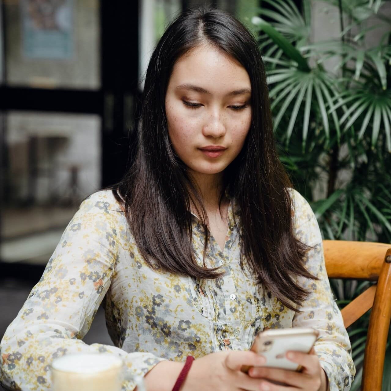 Five Texting Tips From A Therapist For a Closer Relationship
