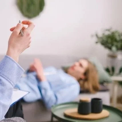 The Difference Between Feeling Calm, Numb, and Dissociated in EMDR Therapy