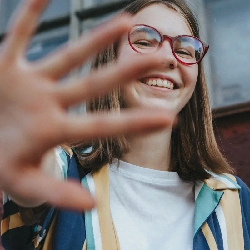 Smiling teenager representing online teen therapy in Santa Cruz