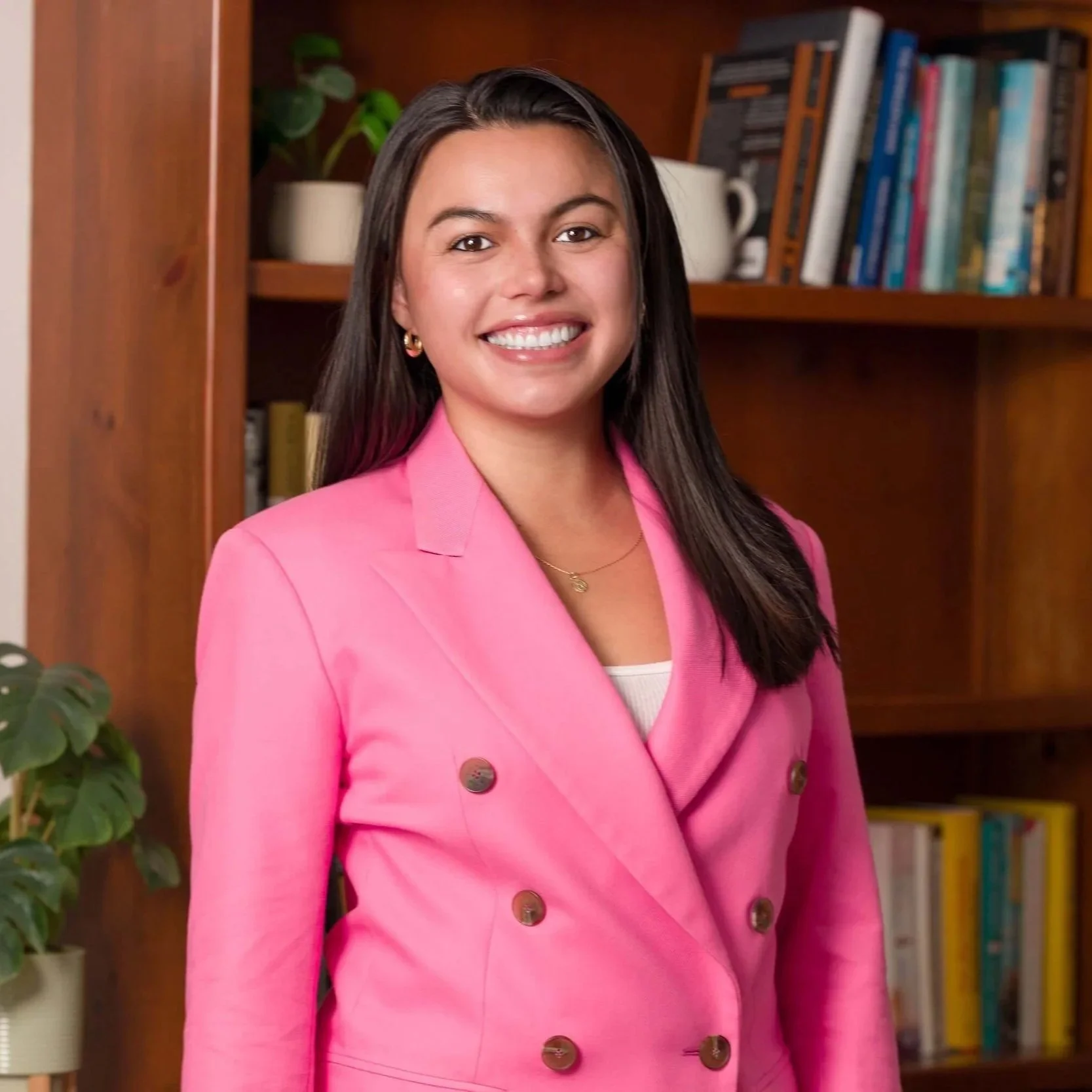 Daniella Mohazab, Filipino therapist specializing in burnout therapy for lawyers and professionals in Los Angeles
