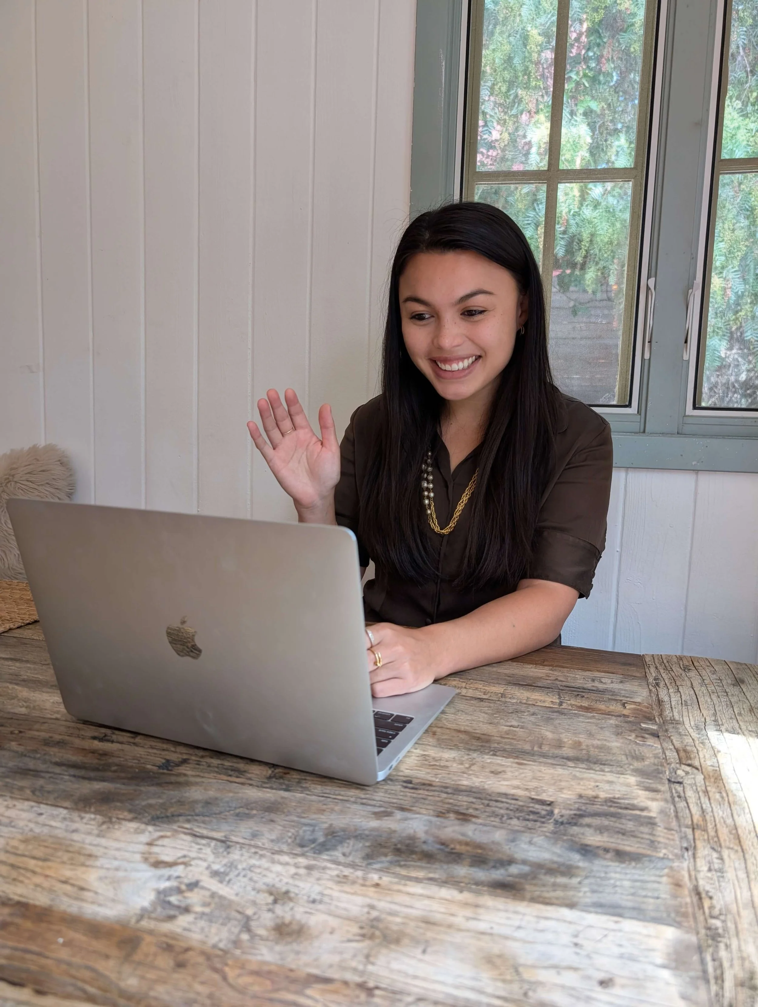 Daniella Mohazab, AMFT, EMDR therapist in California offering online trauma therapy for anxiety and relational stress