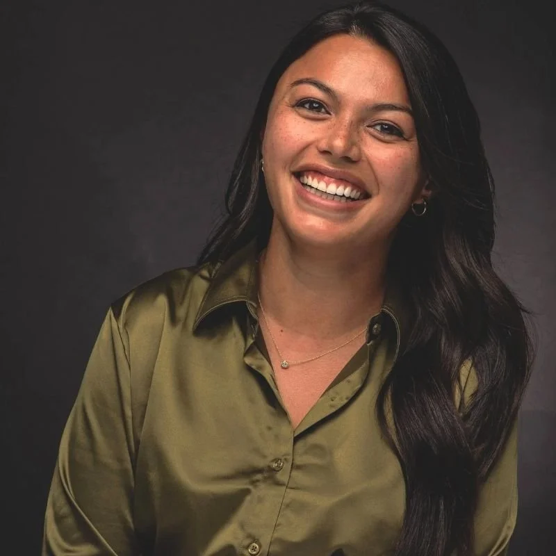 Daniella Mohazab, Filipino therapist specializing in burnout and holistic therapy in Los Angeles