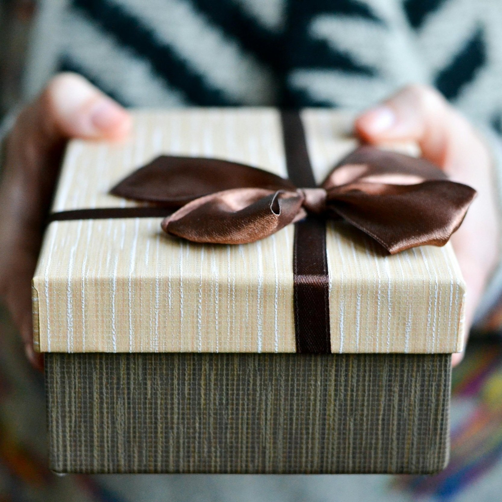 Is It Okay to Give My Therapist A Holiday Gift?
