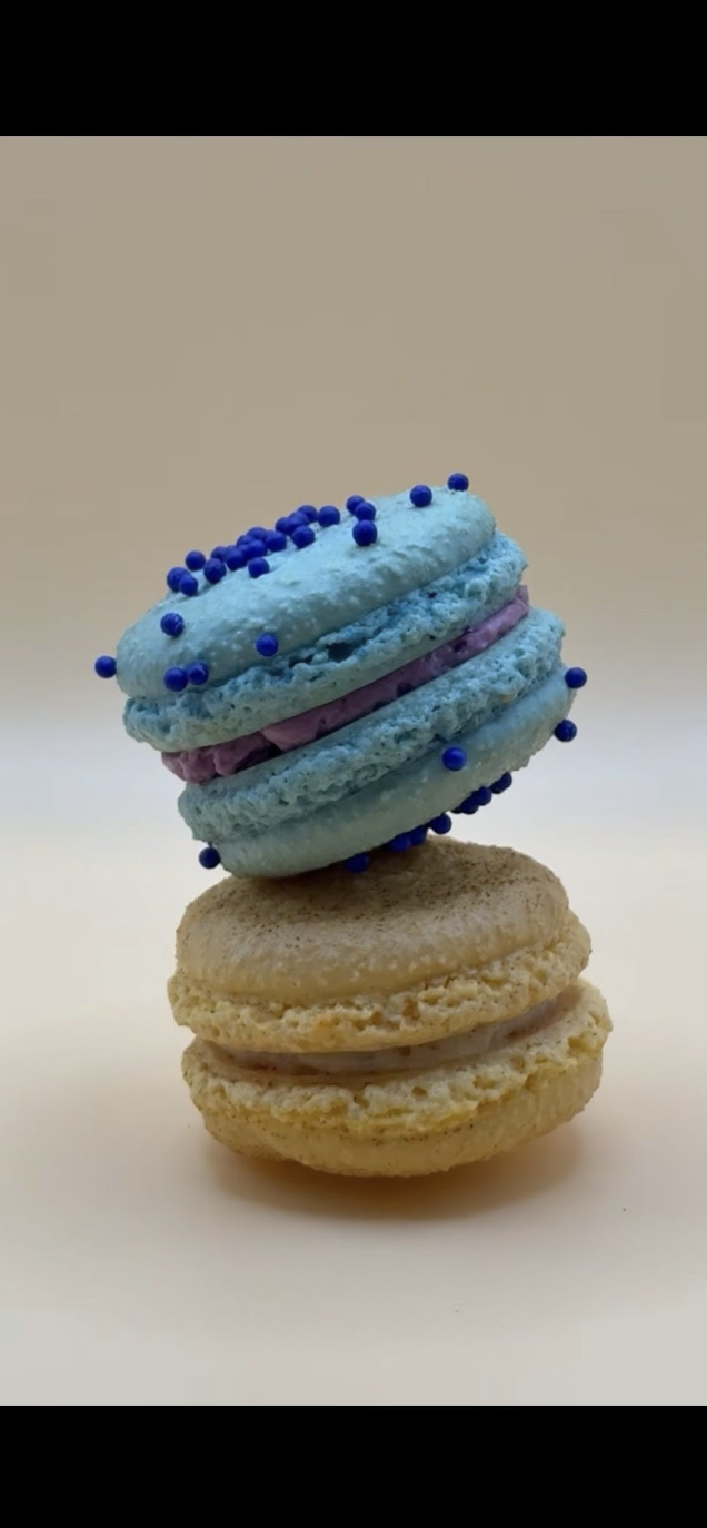 2-pack of macarons