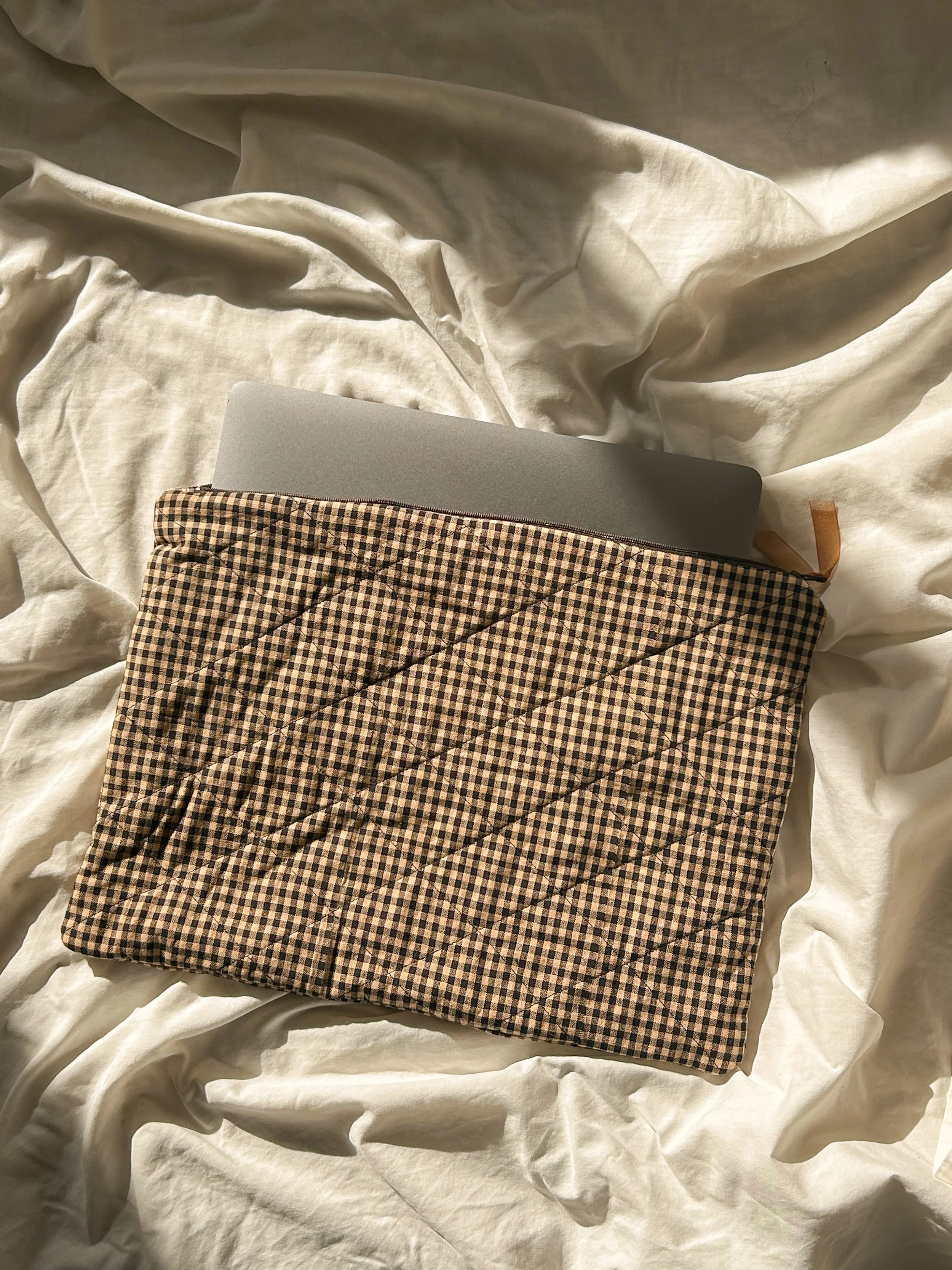 café laptop sleeve #1.JPG