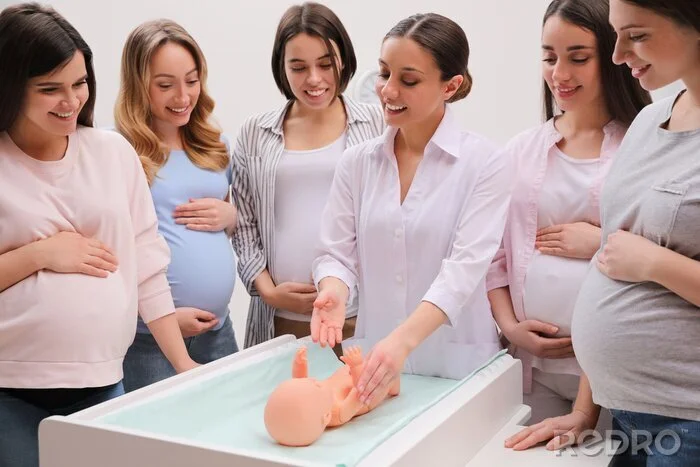 pregnant-women-learning-how-to-swaddle-baby-at-courses-for-expectant-mothers-indoors-700-251370334.jpg
