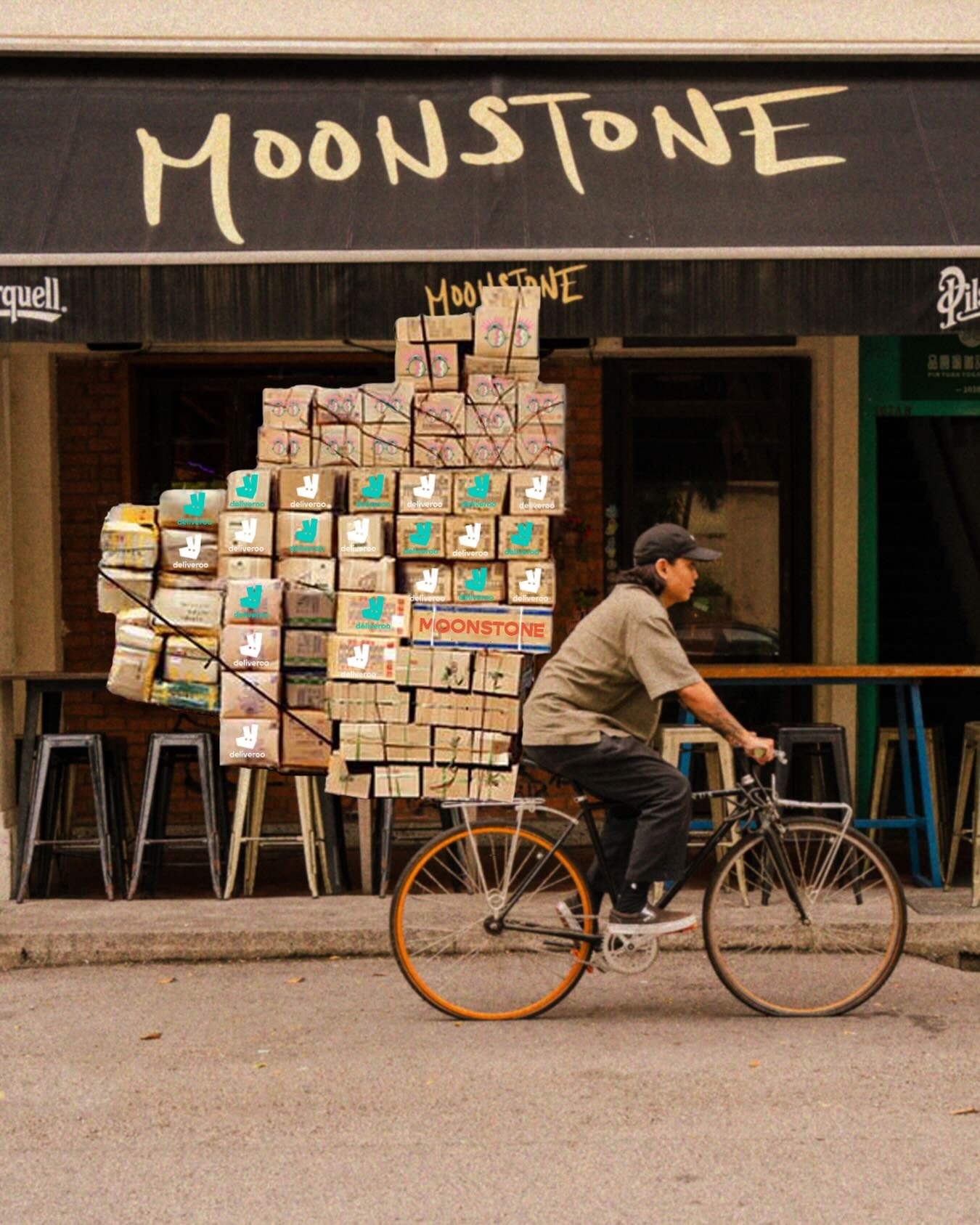 MOONSTONE NOW ON DELIVEROO.

No queues, no stress, just your go-to plates delivered straight to you.

Available till the wheels fall off.