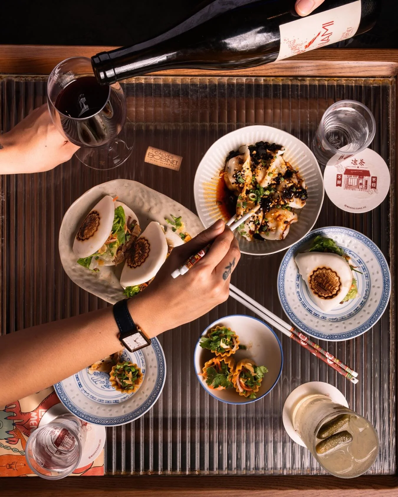 Gubak Kia Continues At Night.

Gubak bao, stamped and straight out.

La la dumplings, chive dumplings, kueh pie tee &mdash; easy to share, hard to stop at one.

One plate, then another, then suddenly there&rsquo;s wine being poured and no one&rsquo;s
