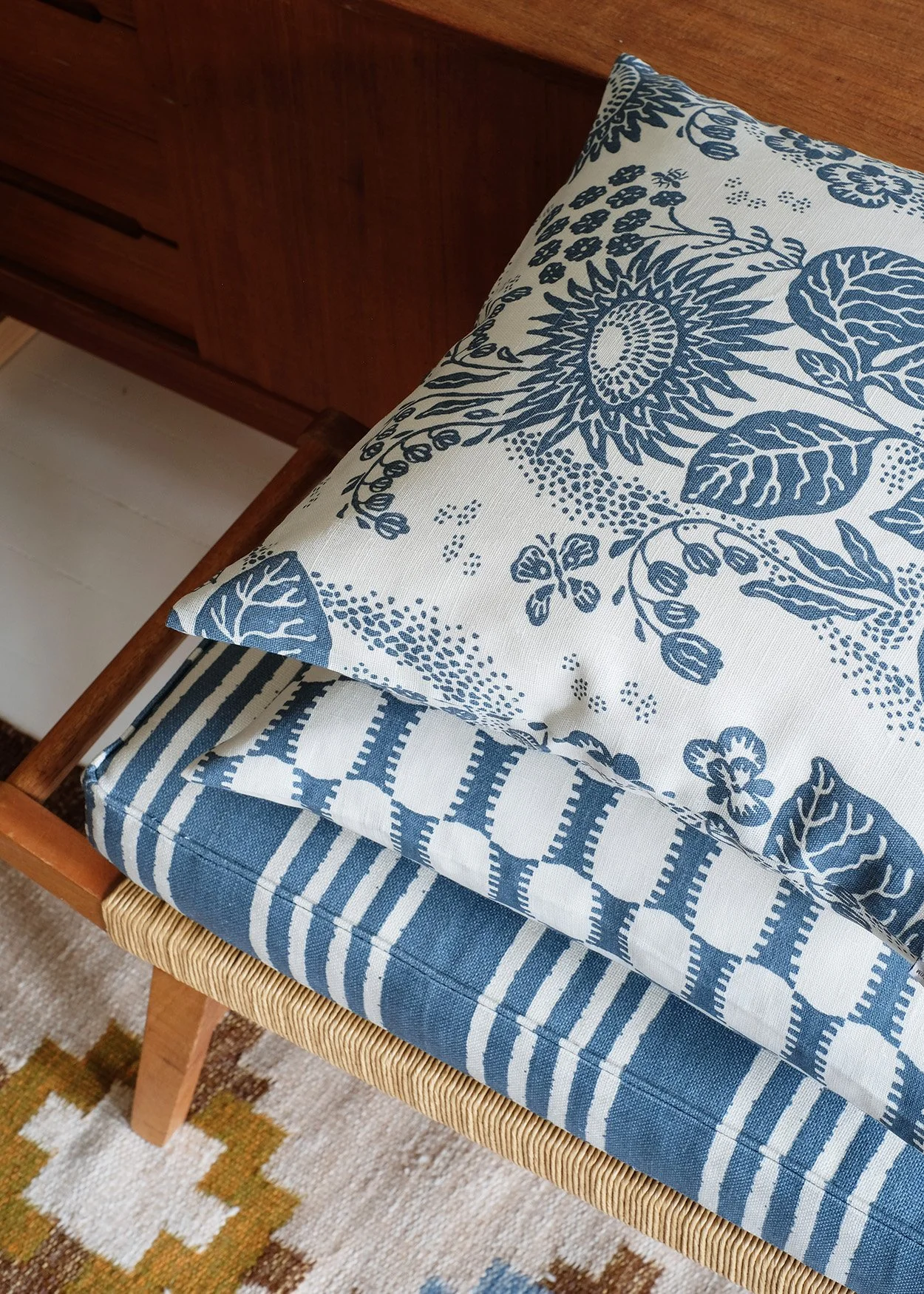 Littlephant 1555 Blue fields cushionpile LRes.jpg