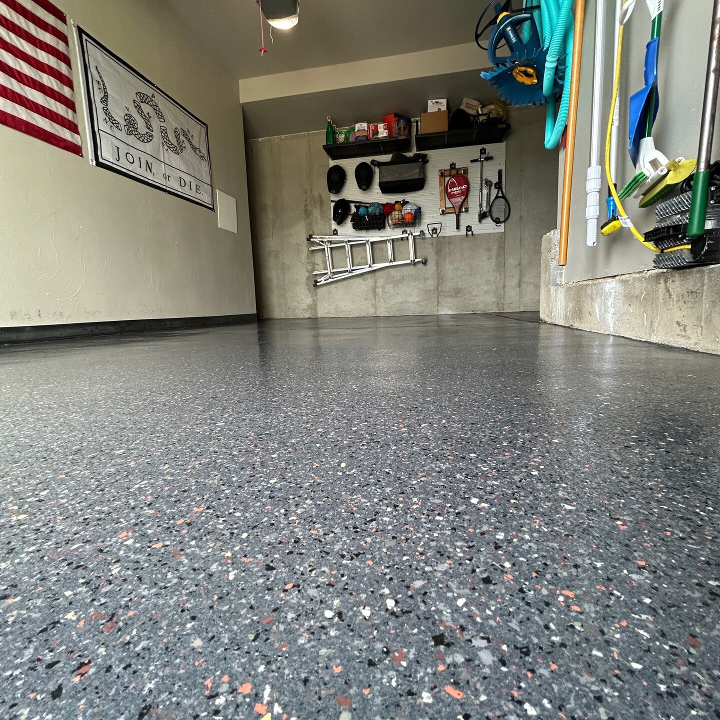 Epoxy floors are your secret weapon against winter's challenges! Here's why they're a must-have:

❄️ Durable
🧹 Easy Maintenance
👟 Slip-Resistant
🔥 Insulating
✨ Aesthetic Appeal
💎 Long-lasting