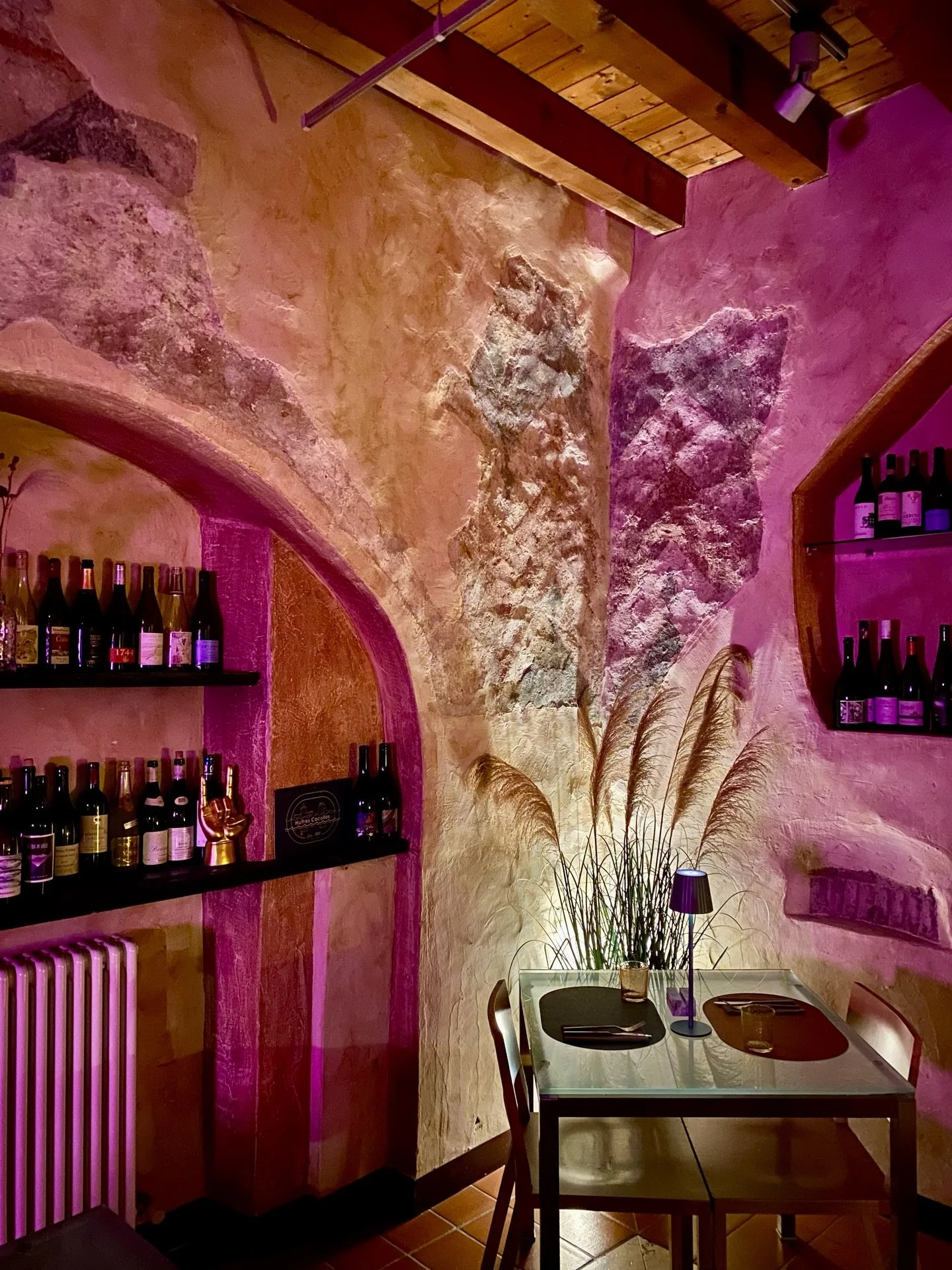 Raccontiamo storie di vignaioli, di produttori artigianali e di un passato lontano ma ancora percettibile in ogni dettaglio ✨

&ldquo;A Palazzolo sull&rsquo;Oglio, appartato in una piccola e suggestiva corte ai piedi della singolare Torre del Popolo 