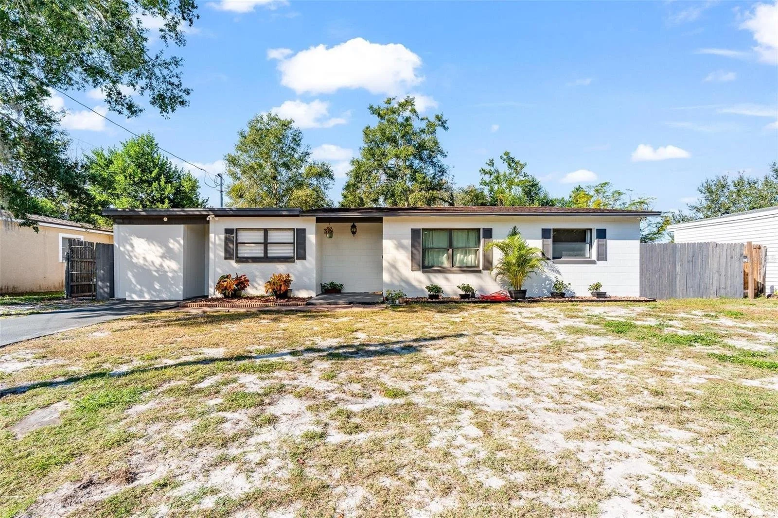 995 EMERALD DRIVE, MOUNT DORA