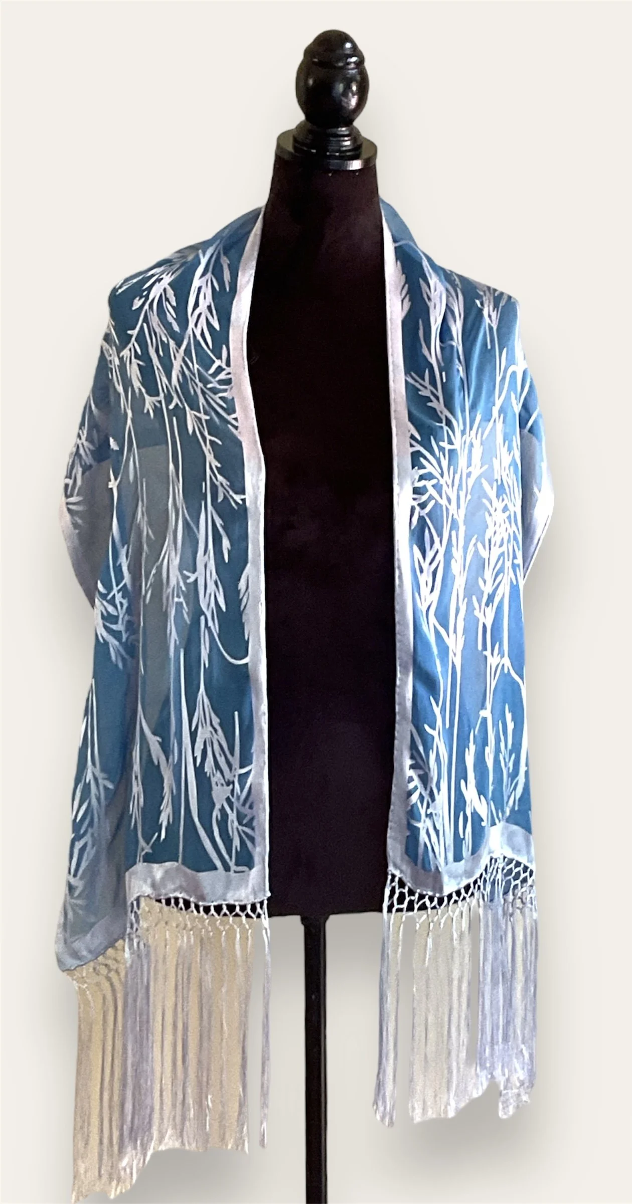 Alter Ego Dye Silk Bamboo mannequinn.jpg